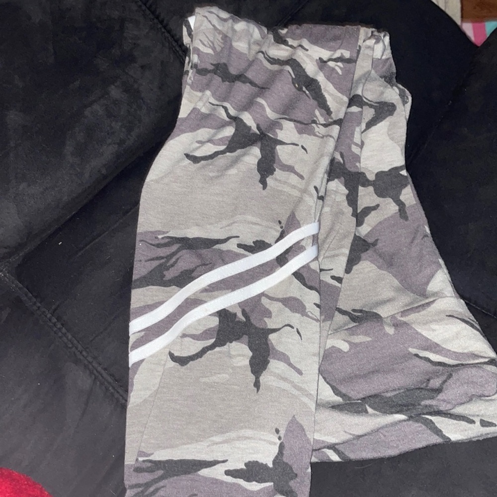 camouflage leggings with stripes